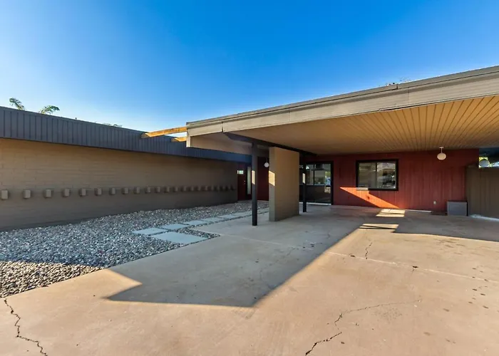 Mid-century Escape Ferienhaus